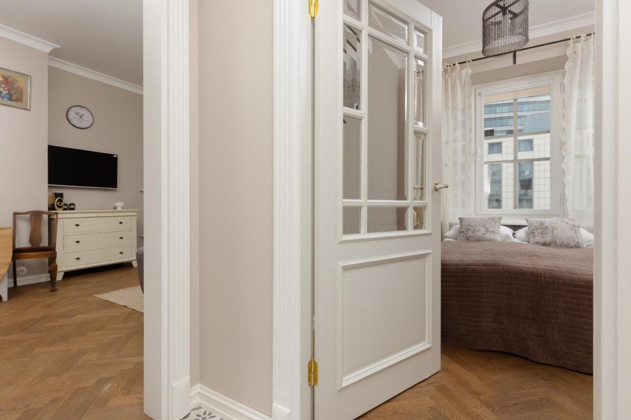 Metro Rondo Onz Apartment By Noclegi Renters Варшава Экстерьер фото