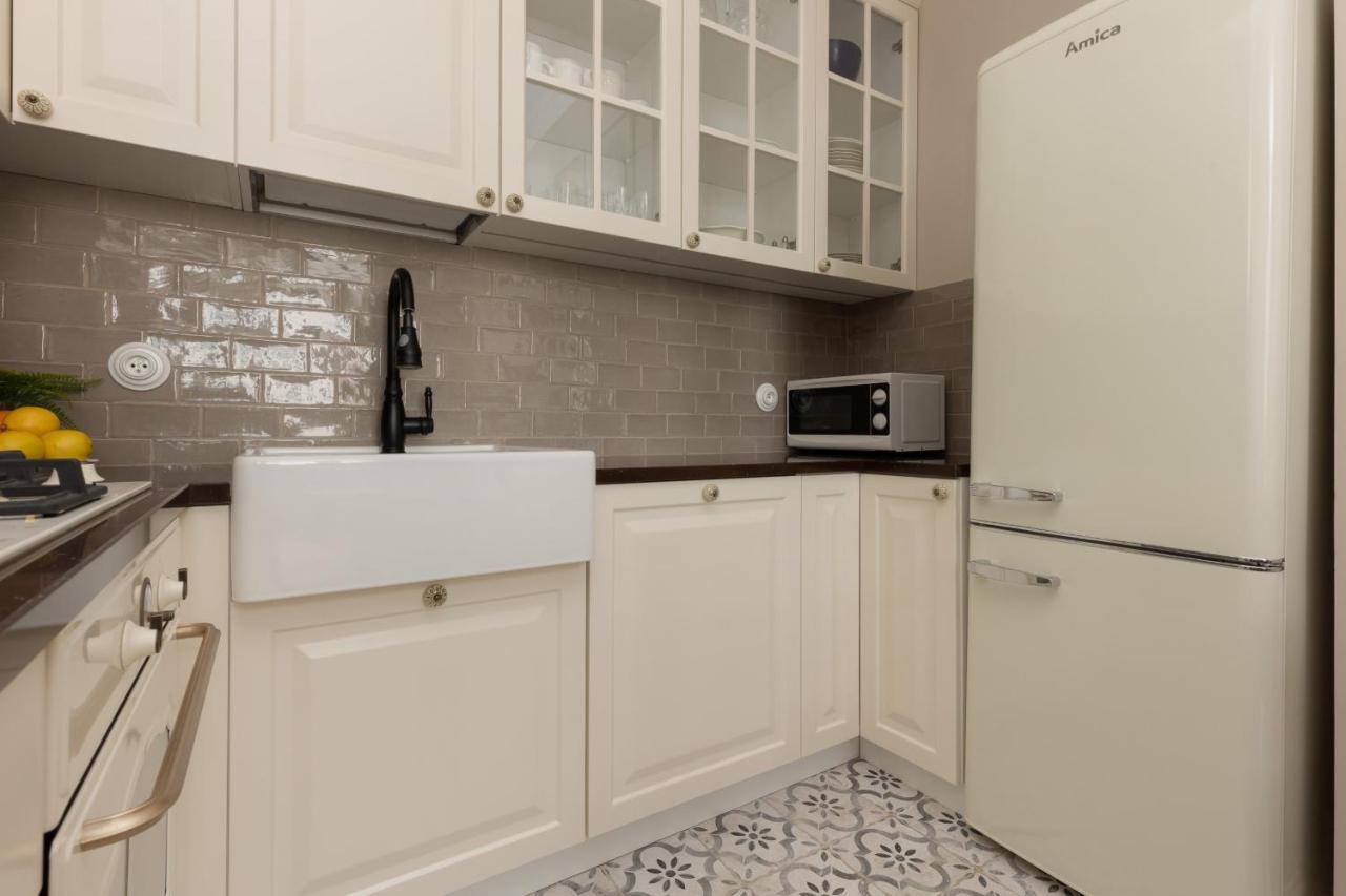 Metro Rondo Onz Apartment By Noclegi Renters Варшава Экстерьер фото
